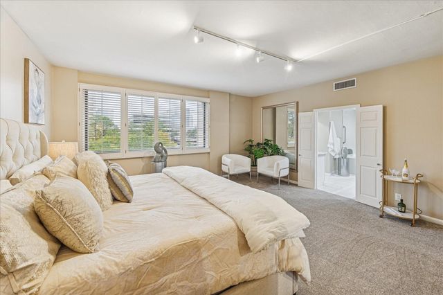 49 Briar Hollow Lane 505, Houston, TX 77027