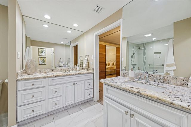 49 Briar Hollow Lane 505, Houston, TX 77027