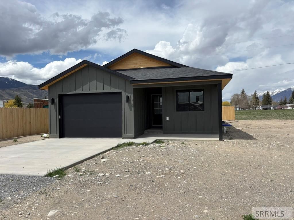 Image 1 of property listing at 412 Rose Avenue, Mackay, ID 83251