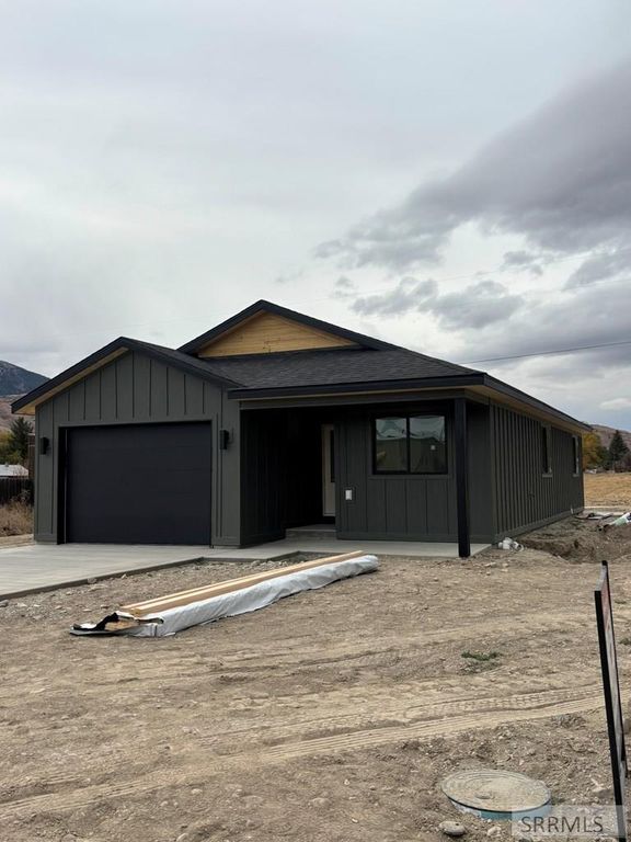 Image 2 of property listing at 412 Rose Avenue, Mackay, ID 83251