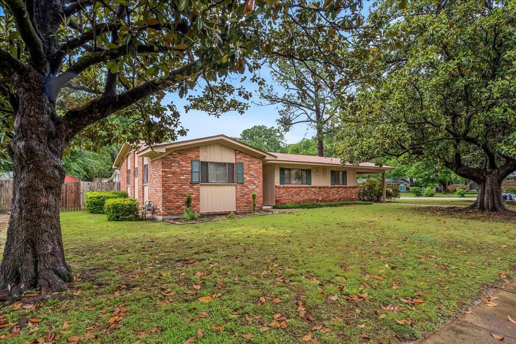 1601 DELMONT RD, Memphis, TN 38117