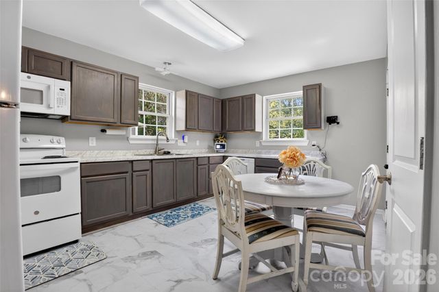 225 E End Avenue, Statesville, NC 28677
