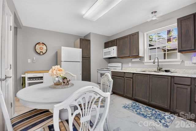 225 E End Avenue, Statesville, NC 28677