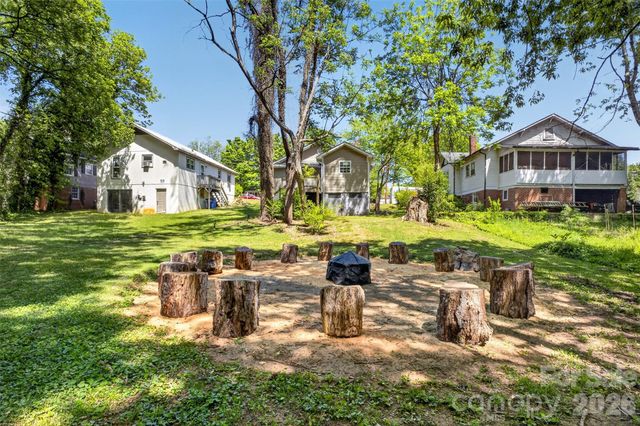 225 E End Avenue, Statesville, NC 28677