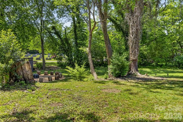 225 E End Avenue, Statesville, NC 28677
