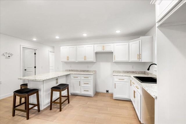 85 Queens Drive, East Bernstadt, KY 40729