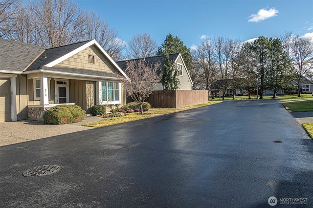 800 SE Parkside Place, College Place, WA 99324