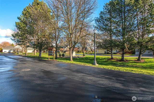 800 SE Parkside Place, College Place, WA 99324