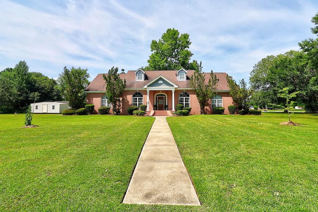 100 Willow Oaks Drive, Headland, AL 36345