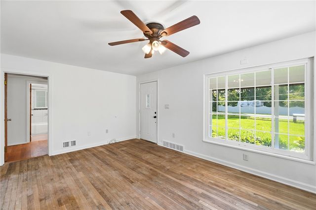 239 S Pleasant Street, Enon Vlg, OH 45323