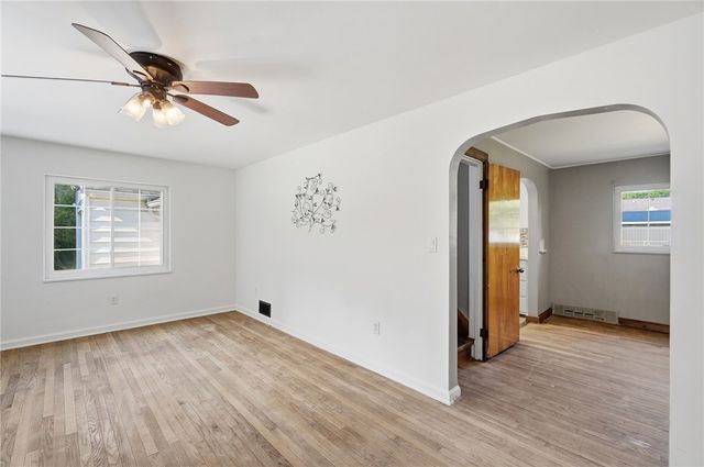 239 S Pleasant Street, Enon Vlg, OH 45323