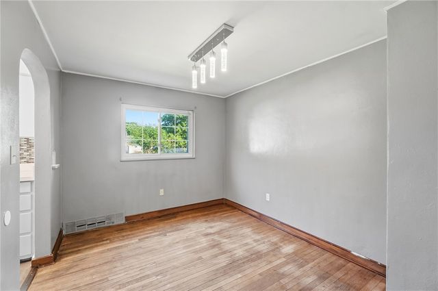239 S Pleasant Street, Enon Vlg, OH 45323