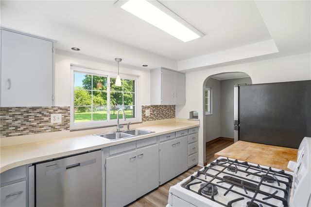 239 S Pleasant Street, Enon Vlg, OH 45323