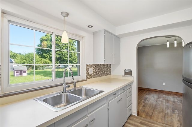 239 S Pleasant Street, Enon Vlg, OH 45323