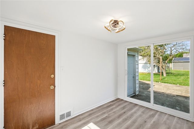 239 S Pleasant Street, Enon Vlg, OH 45323