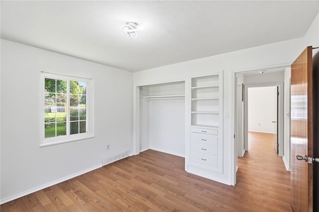 239 S Pleasant Street, Enon Vlg, OH 45323
