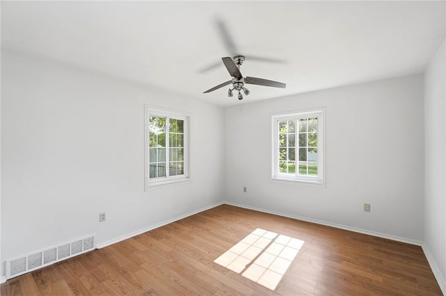 239 S Pleasant Street, Enon Vlg, OH 45323