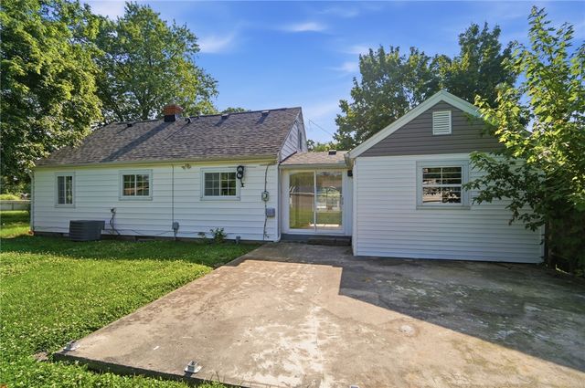 239 S Pleasant Street, Enon Vlg, OH 45323