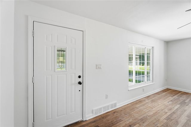 239 S Pleasant Street, Enon Vlg, OH 45323