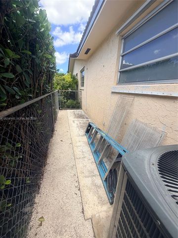 3821 SW 89th Court front, Miami, FL 33165