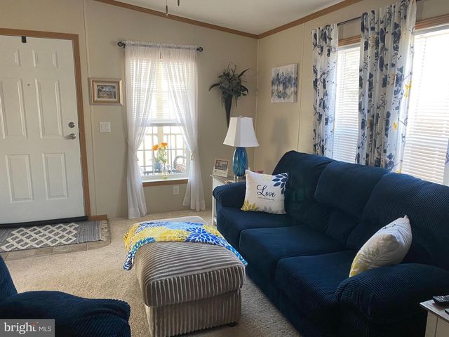 326 DOGWOOD DR, Quakertown, PA 18951