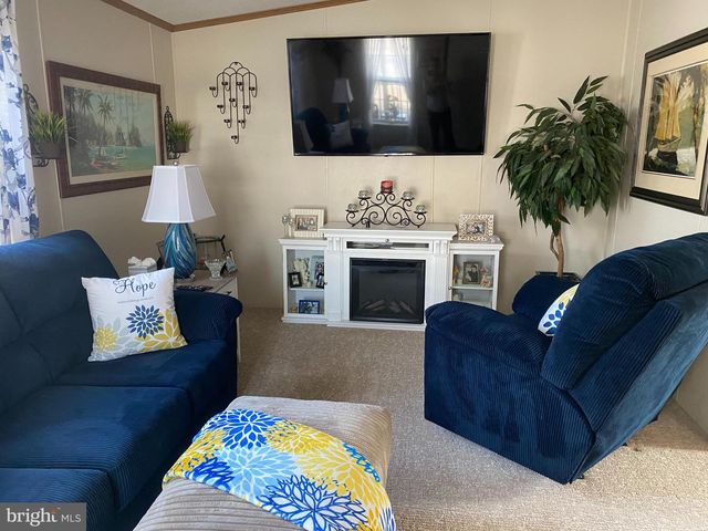 326 DOGWOOD DR, Quakertown, PA 18951