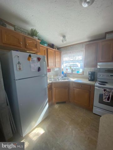 326 DOGWOOD DR, Quakertown, PA 18951