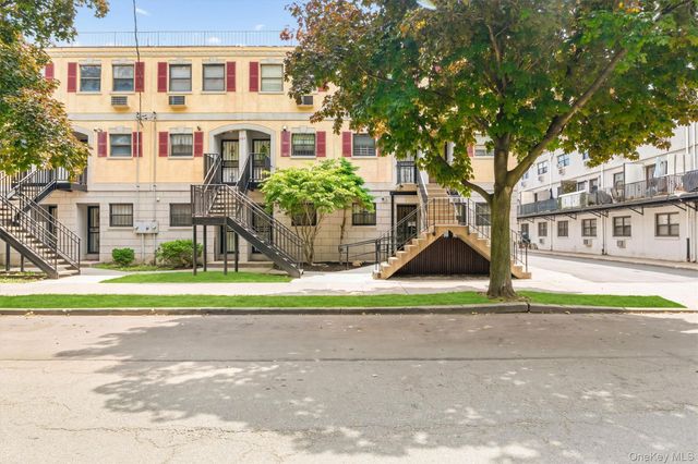820 Leland Avenue 13A, Bronx, NY 10473