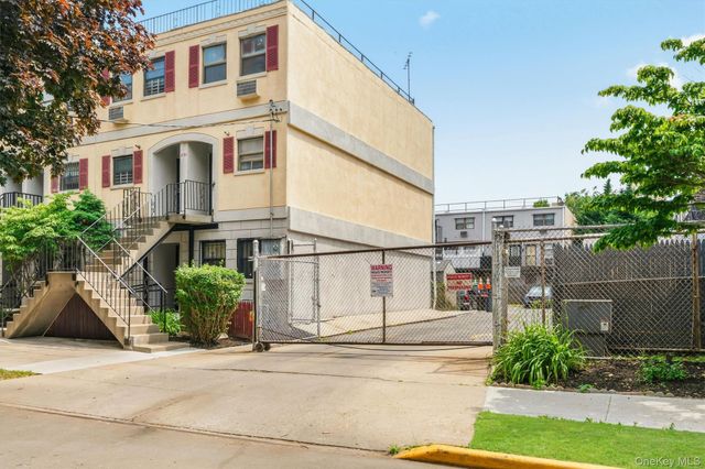 820 Leland Avenue 13A, Bronx, NY 10473