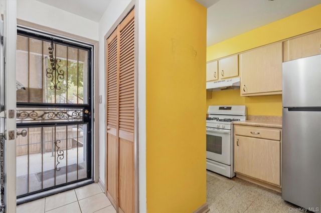 820 Leland Avenue 13A, Bronx, NY 10473