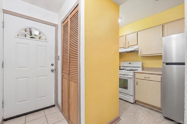 820 Leland Avenue 13A, Bronx, NY 10473