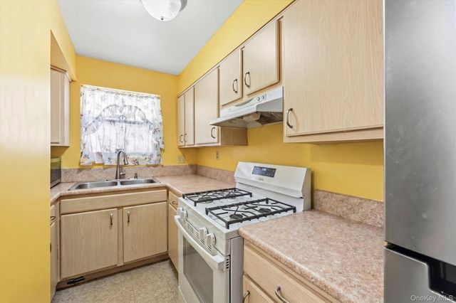 820 Leland Avenue 13A, Bronx, NY 10473