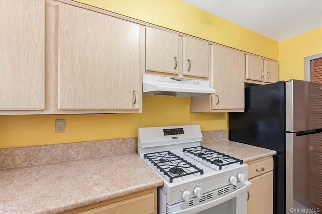 820 Leland Avenue 13A, Bronx, NY 10473
