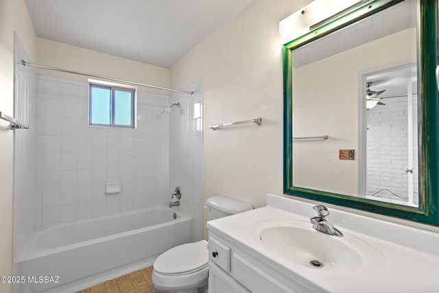 1050 S La Higuera, Green Valley, AZ 85614