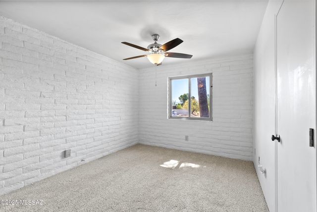 1050 S La Higuera, Green Valley, AZ 85614