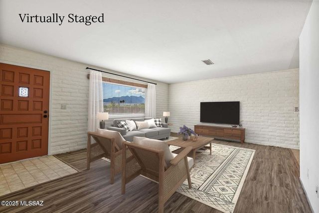 1050 S La Higuera, Green Valley, AZ 85614