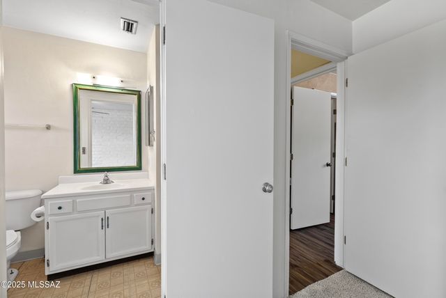 1050 S La Higuera, Green Valley, AZ 85614