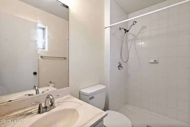 1050 S La Higuera, Green Valley, AZ 85614