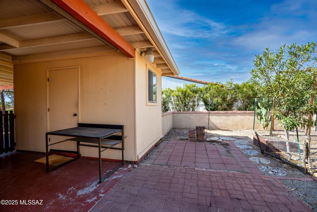 1050 S La Higuera, Green Valley, AZ 85614