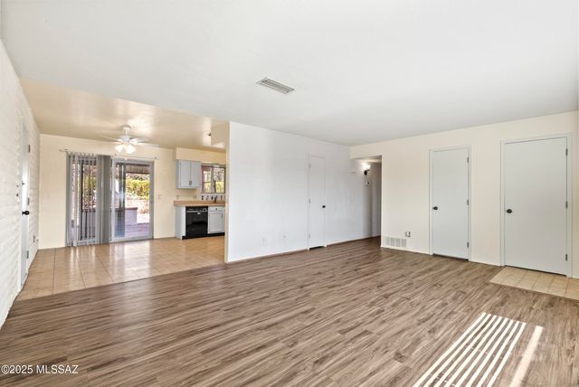 1050 S La Higuera, Green Valley, AZ 85614