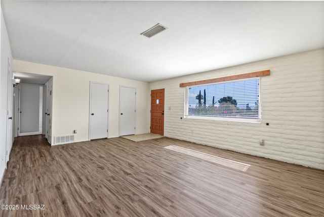 1050 S La Higuera, Green Valley, AZ 85614