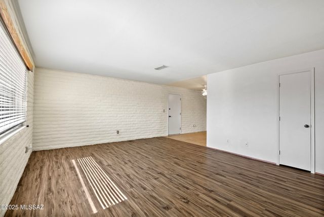 1050 S La Higuera, Green Valley, AZ 85614