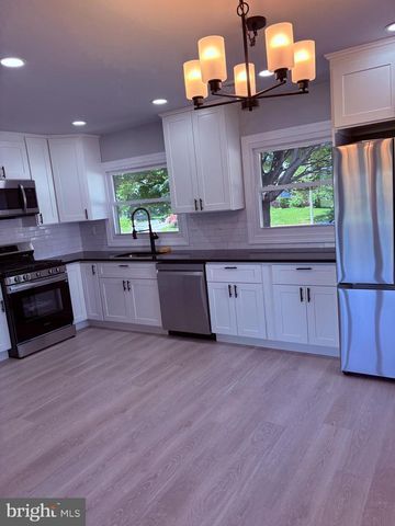 20 MINIATURE LN, Willingboro, NJ 08046
