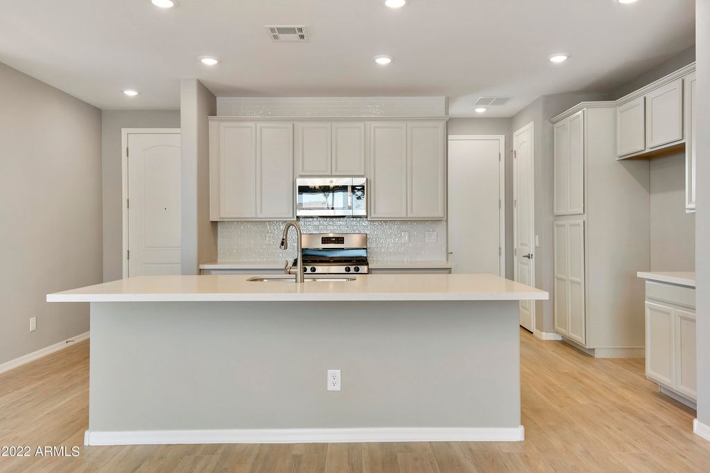 17244 W DAHLIA Drive, Surprise, AZ 85388 — photo 2