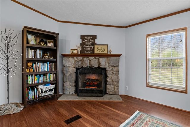 1644 W Blue Creek Rd, Waverly, TN 37185