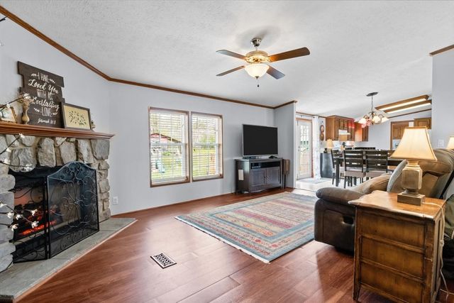 1644 W Blue Creek Rd, Waverly, TN 37185
