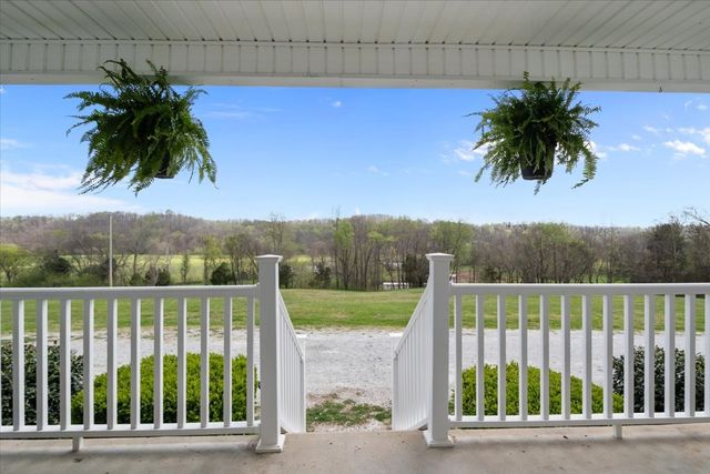 1644 W Blue Creek Rd, Waverly, TN 37185