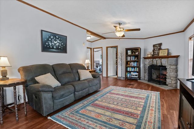 1644 W Blue Creek Rd, Waverly, TN 37185