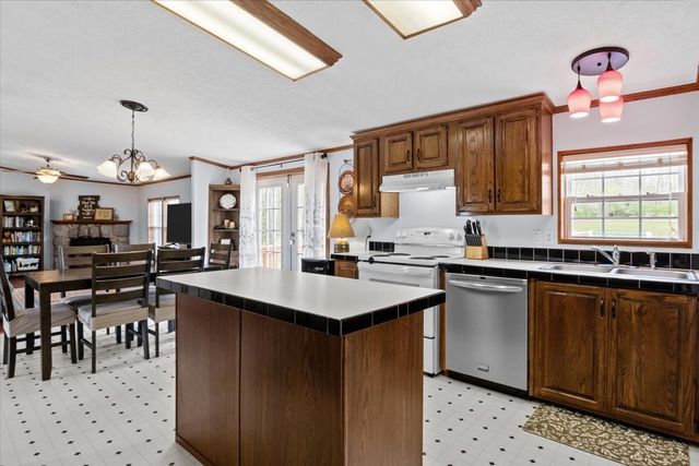 1644 W Blue Creek Rd, Waverly, TN 37185