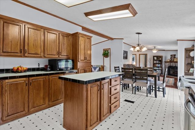 1644 W Blue Creek Rd, Waverly, TN 37185